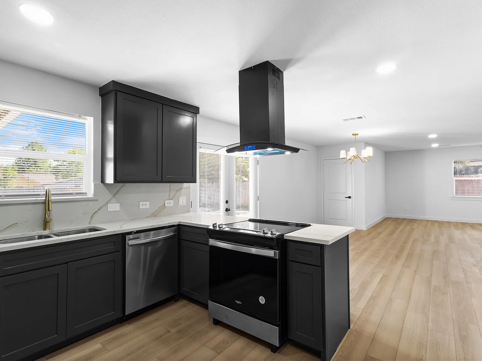 4 bed, 1805 sqft, $2,800 — Photo 4