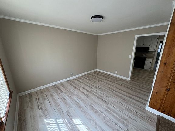 5th image of 87 Sunset Dr