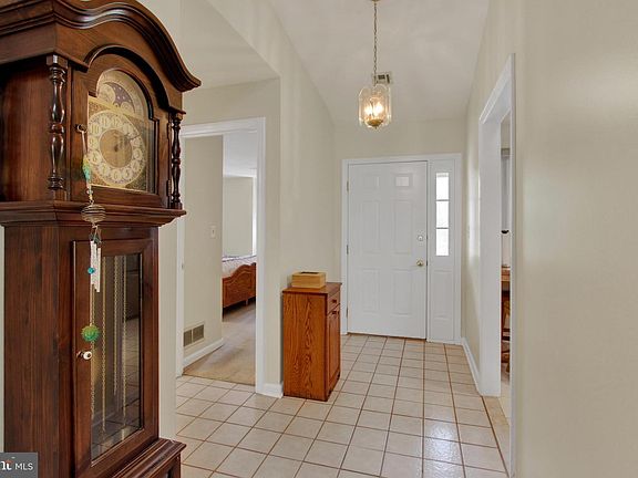 5th image of 85 Black Oak Dr