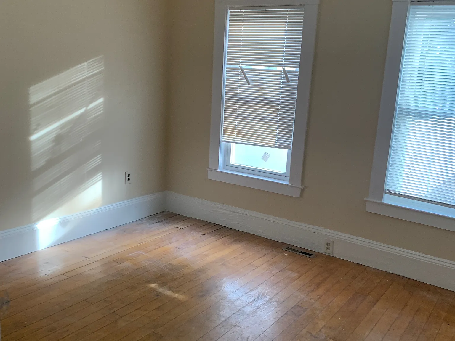 4 bed, 1000 sqft, $2,999 — Photo 4