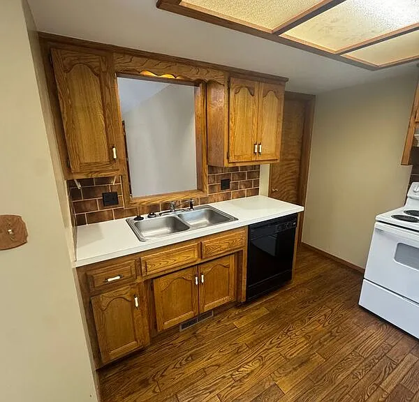 510 E Elm St #E — Photo 6