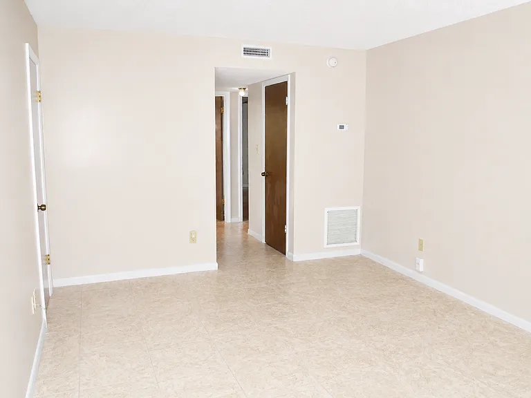 417 E Livingston St — Photo 1