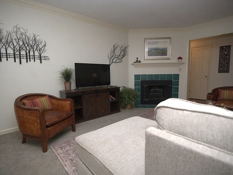 Living Room
14' x 19'