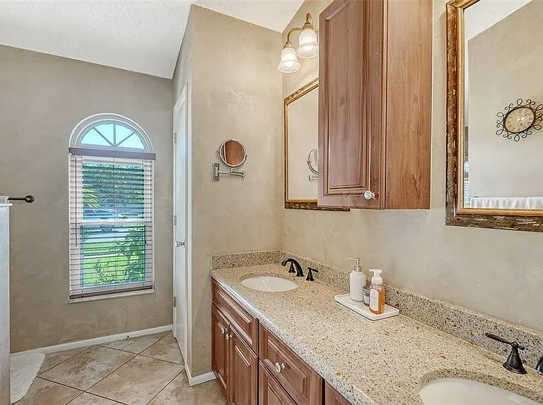 2246 Cork Oak St W — Photo 29