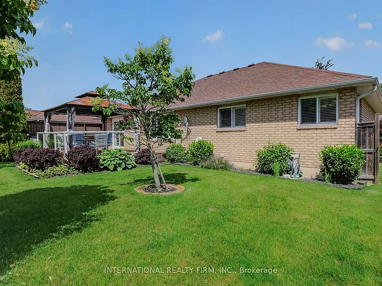 18 Sea Breeze Dr — Photo 44
