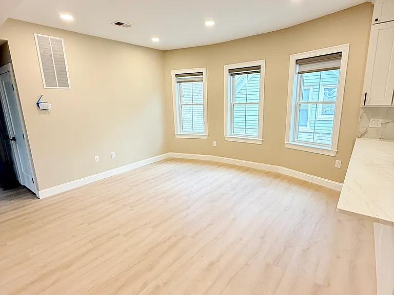 231 Highland Ave #4 — Photo 15