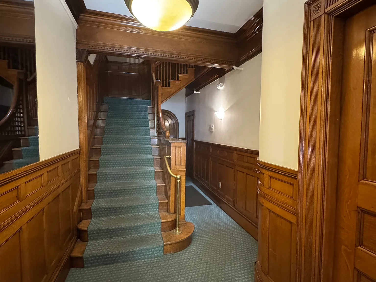 Studio, 650 sqft, $2,300 — Photo 4