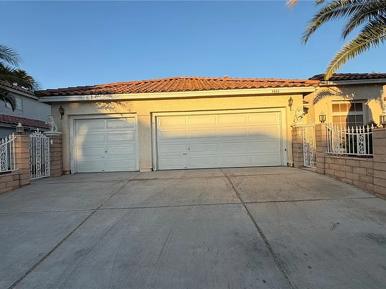 4844 Jadero Dr — Photo 1