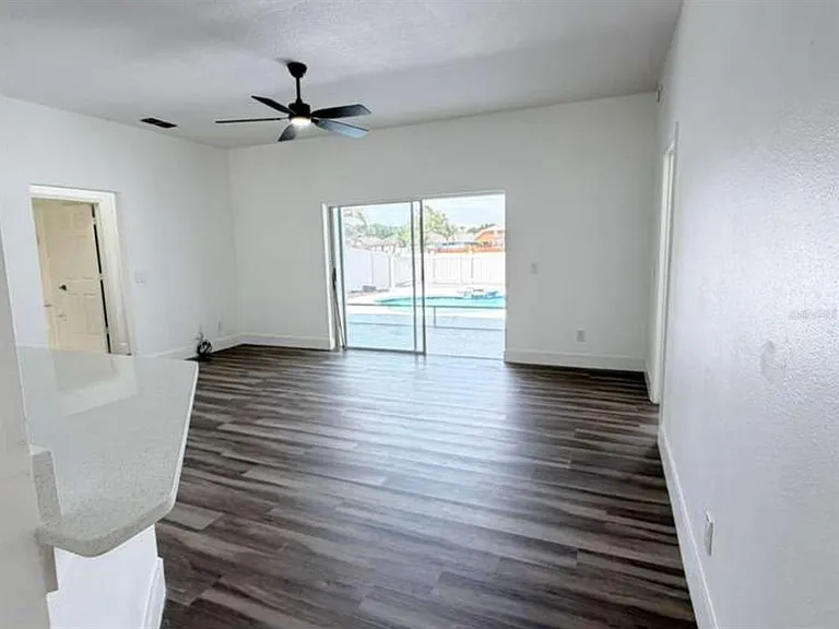 906 Berwick Dr — Photo 54