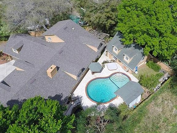 2nd image of 2440 Whitehall Cir