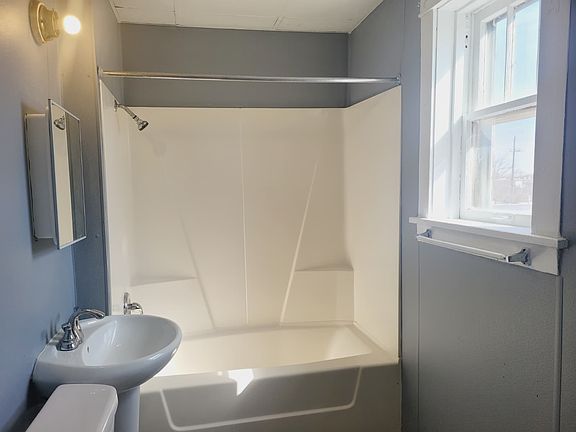 4th image of 209 N Elm St APT 4