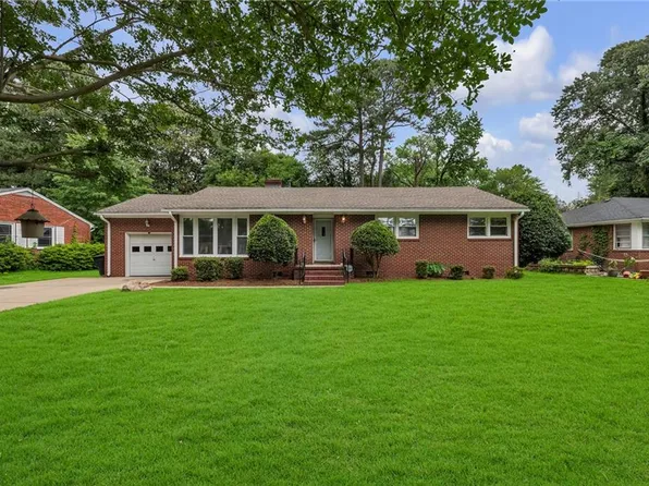 2425 Bidgood Dr, Portsmouth, VA 23703