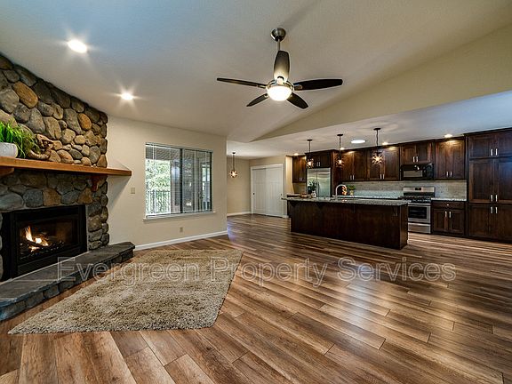 3rd image of 2749 Sandhurst Dr