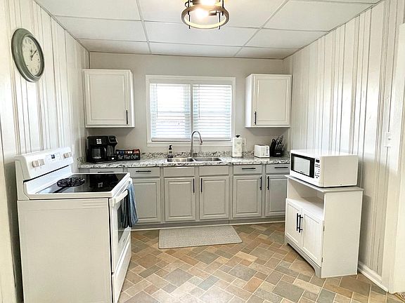 4th image of 420 N 2nd St #4