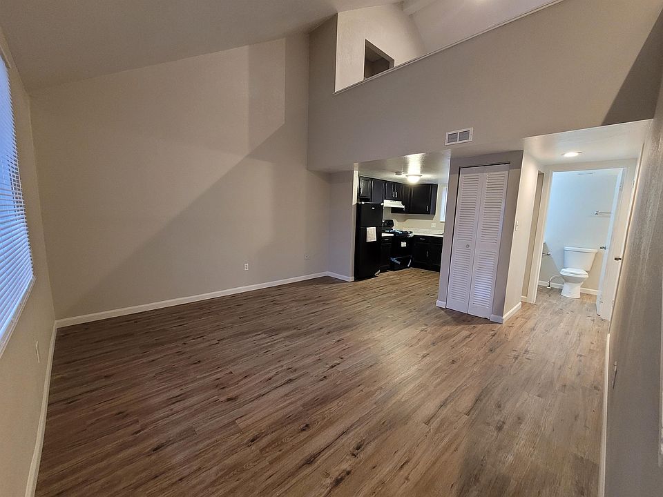 1st image of 3037 N Jackson Ave #2