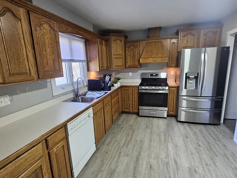 240 Michele Ave — Photo 8