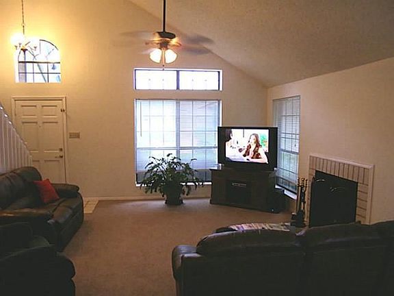 3rd image of 6500 Devine Dr