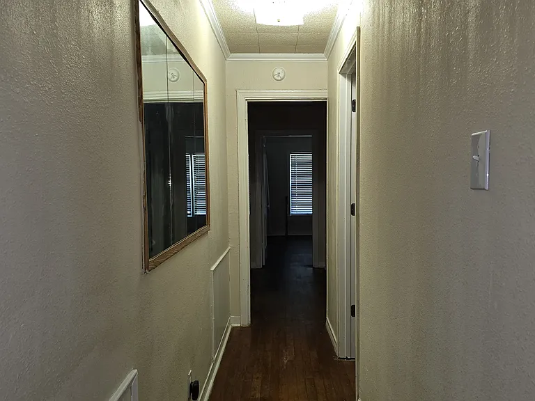 720 N Englewood Ave — Photo 20