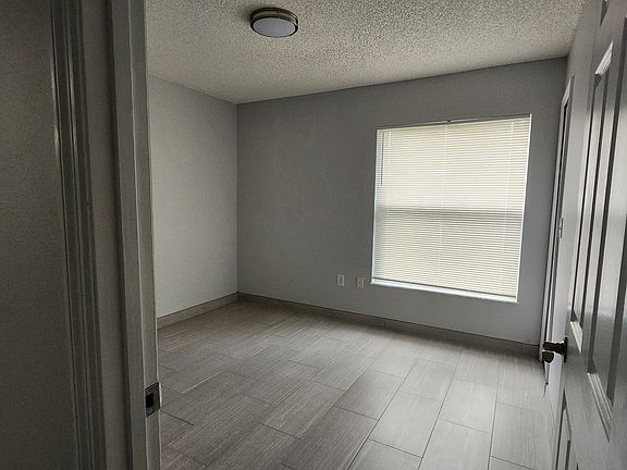 One bedroom with closet.