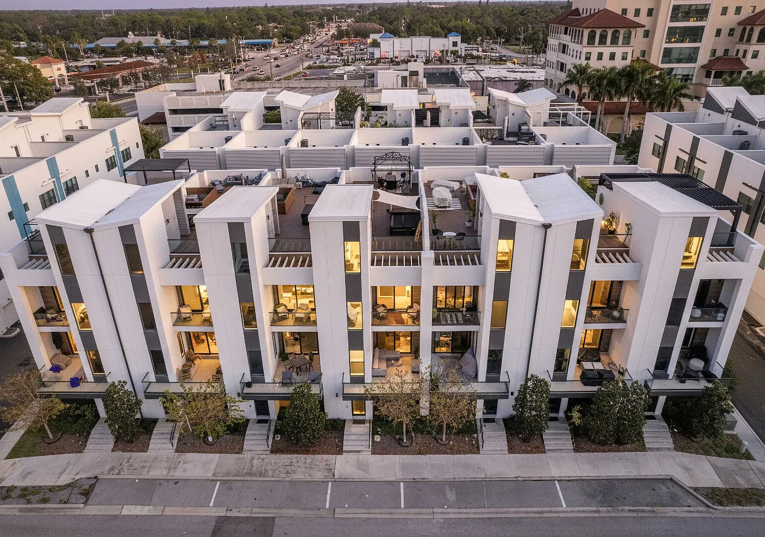 Spacious 4BR Home with Rooftop Oasis — Photo 1