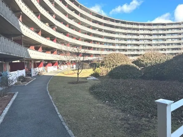 200 Swanton St APT T32, Winchester, MA 01890