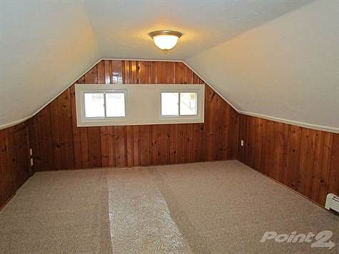 2nd floor bedroom has a cozy atmosphere