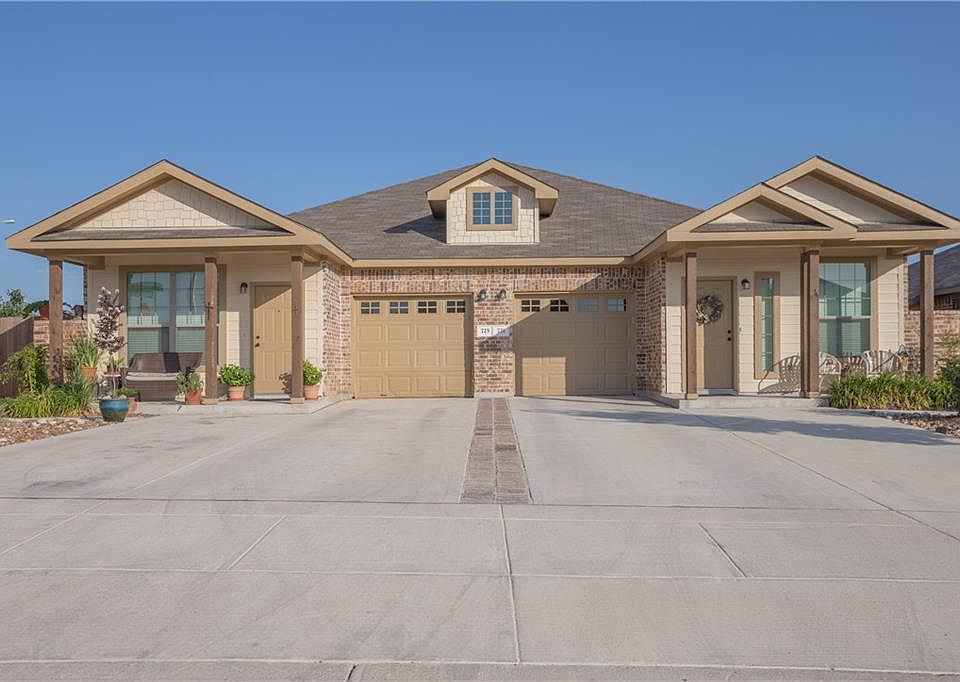 1st image of 721 Creekside Cir