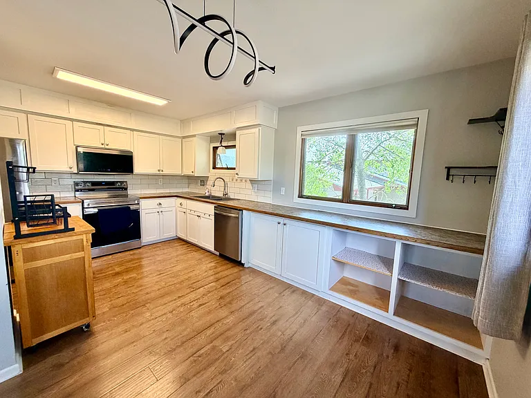 2140 Reynolds St — Photo 5