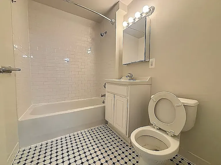 323 W 96th St #403 — Photo 6