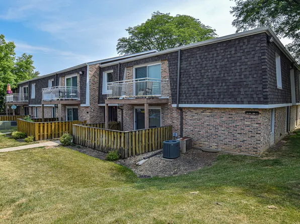 1802 Plum Grove Rd APT 2A, Rolling Meadows, IL 60008