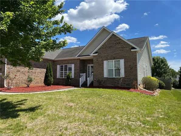 6812 W Whirlaway Ct, Whitsett, NC 27377