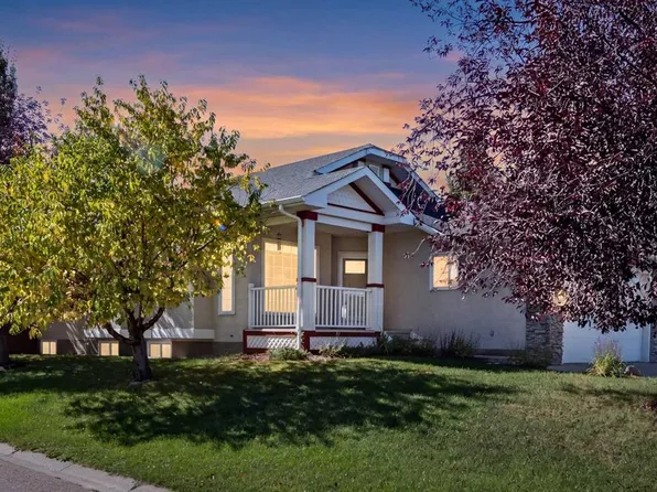 319 N Cimarron Bay, Okotoks, AB T1S 1R6