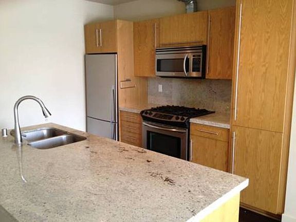 4th image of 530 Broadway Ave E #610