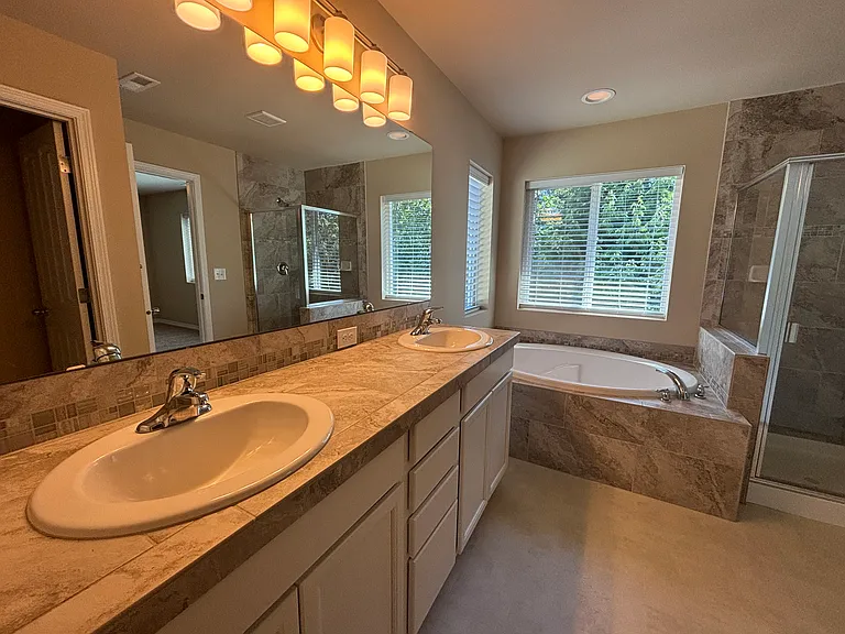 3676 SE Chesterton Dr — Photo 10