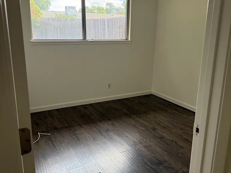 2436 S Whitney Blvd — Photo 7