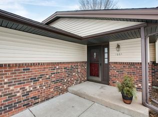 1861 Helmo Rd N, Oakdale, MN 55128