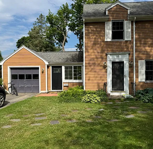 16 Frederick Dr — Photo 2