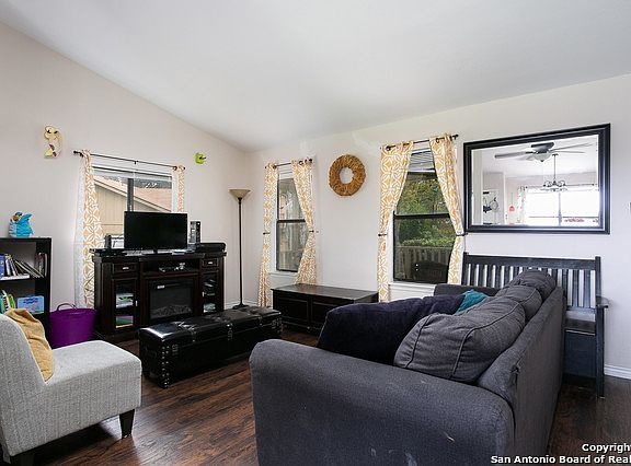 4th image of 4703 Crested Rock Dr