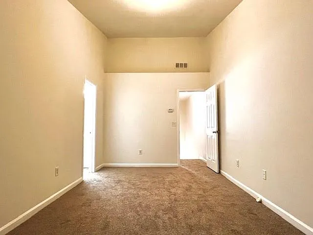 895 Redwood Dr — Photo 7