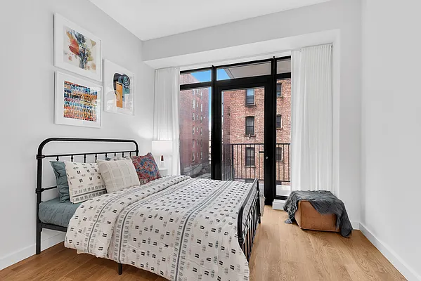 Sold by Modern Spaces | media 12