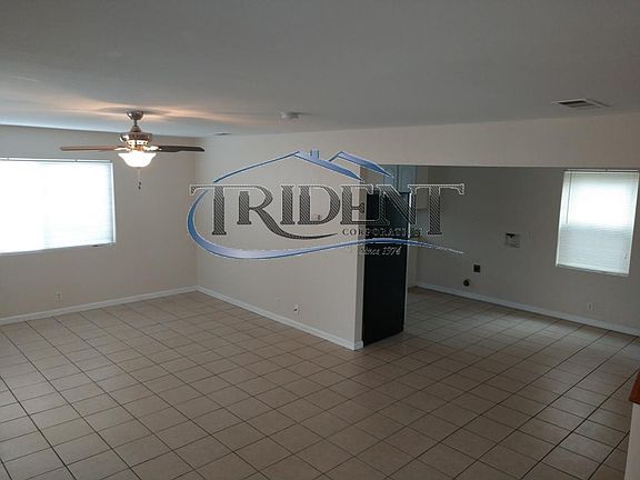 4th image of 1072 Grand Ave #A