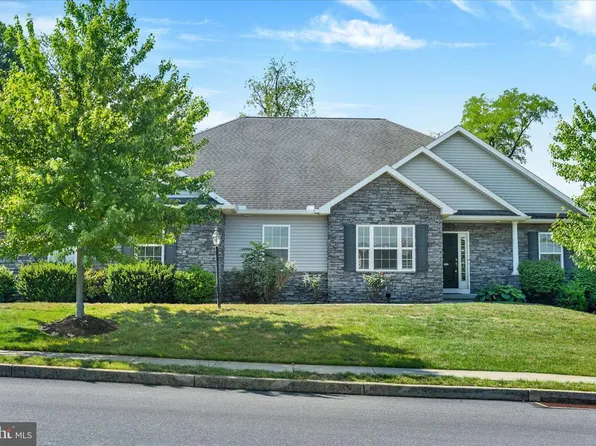 807 Genevieve Dr, Mechanicsburg, PA 17055