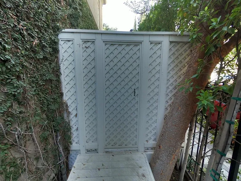 2285 N Beachwood Dr #6 — Photo 16