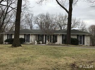 235 E Far Hills Dr, East Peoria, IL 61611