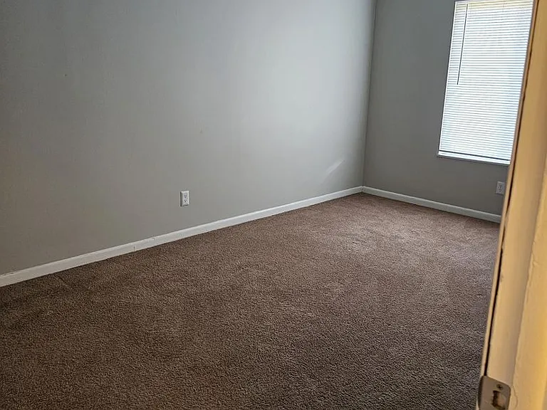 Hillcrest Apartments — Photo 23