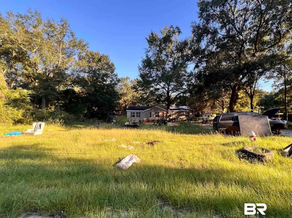 7231 Foxland Dr, Irvington, AL 36544