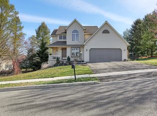 2137 Canterbury Dr, Mechanicsburg, PA 17055