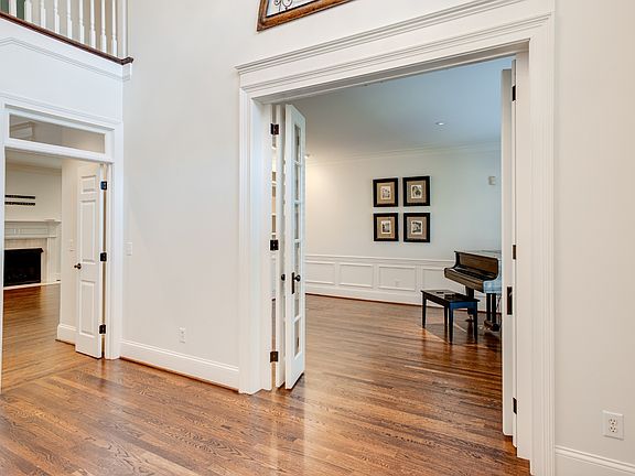 3rd image of 5154 Hereford Ct