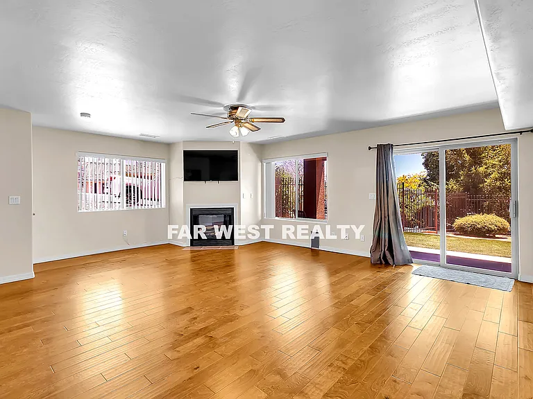 1853 Oriental Ave — Photo 5