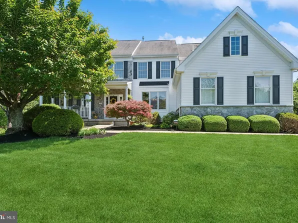 27 Sibelius Dr, Newtown, PA 18940